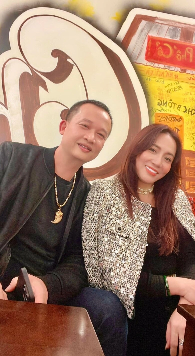 Bà trùm độc đạo trong phim phải cố giữ chồng ngoài đời sinh con trai ở tuổi 43 với mối tình đầu - 8