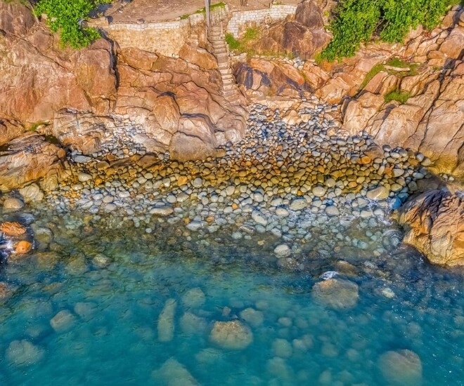 Bãi tắm đẹp bậc nhất quy nhơn từng là nơi dành riêng cho nam phương hoàng hậu gây ấn tượng với bãi đá hình thù đặc biệt - 1