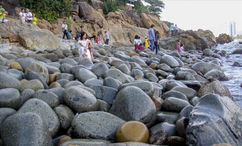 Bãi tắm đẹp bậc nhất quy nhơn từng là nơi dành riêng cho nam phương hoàng hậu gây ấn tượng với bãi đá hình thù đặc biệt - 4