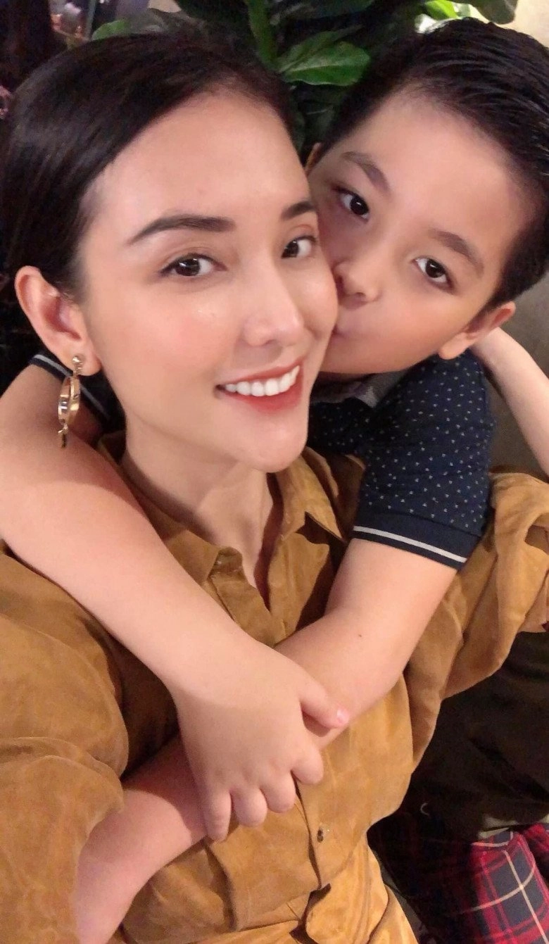 Bạn gái cũ của trấn thành khoe con trai riêng 14 tuổi cao trên 1m7 ngoại hình cực phẩm - 3