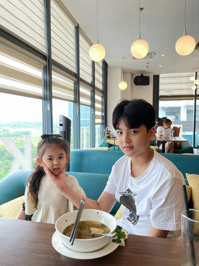 Bạn gái cũ của trấn thành khoe con trai riêng 14 tuổi cao trên 1m7 ngoại hình cực phẩm - 8