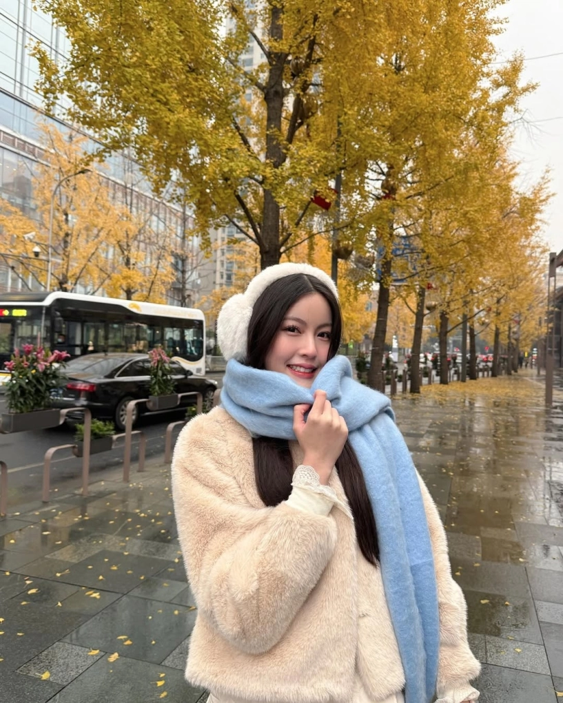 bạn gái tin đồn của hieuthuhai đam mê du lịch - 1