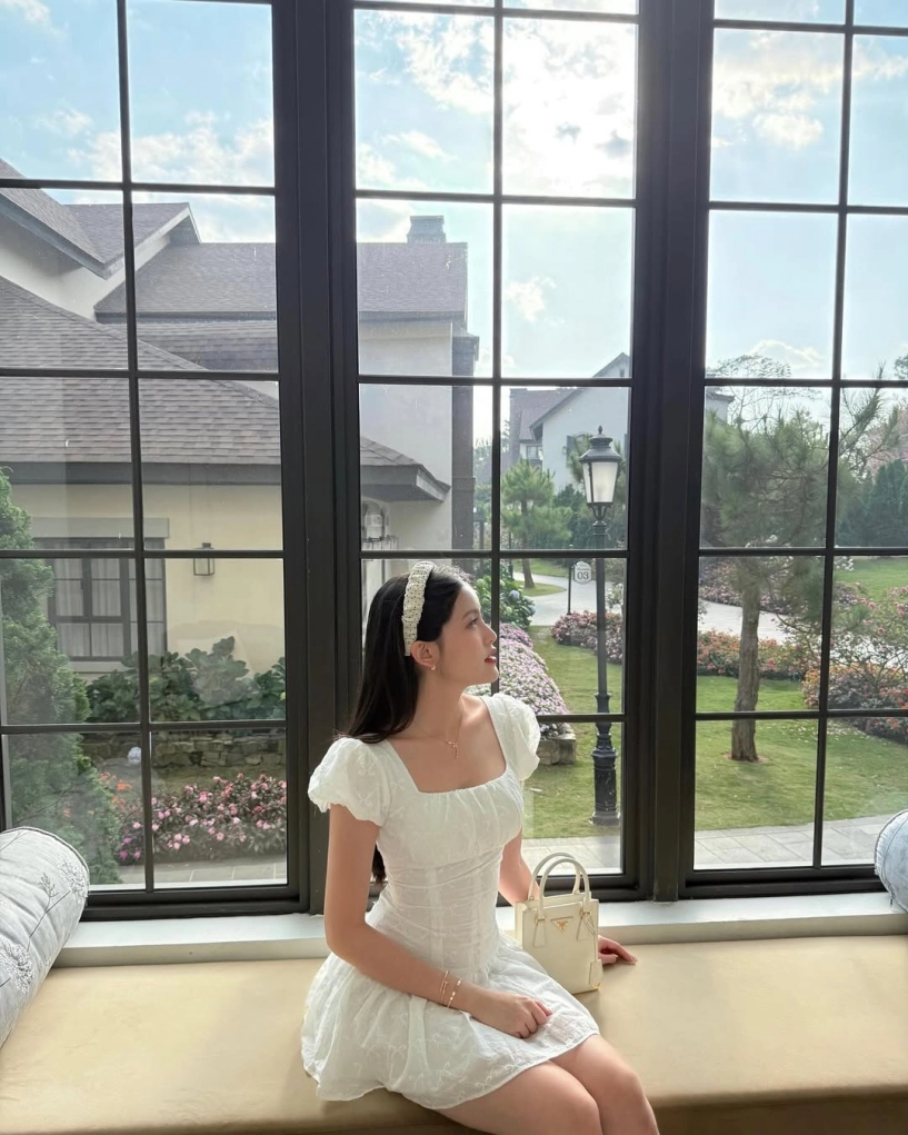 bạn gái tin đồn của hieuthuhai đam mê du lịch - 16