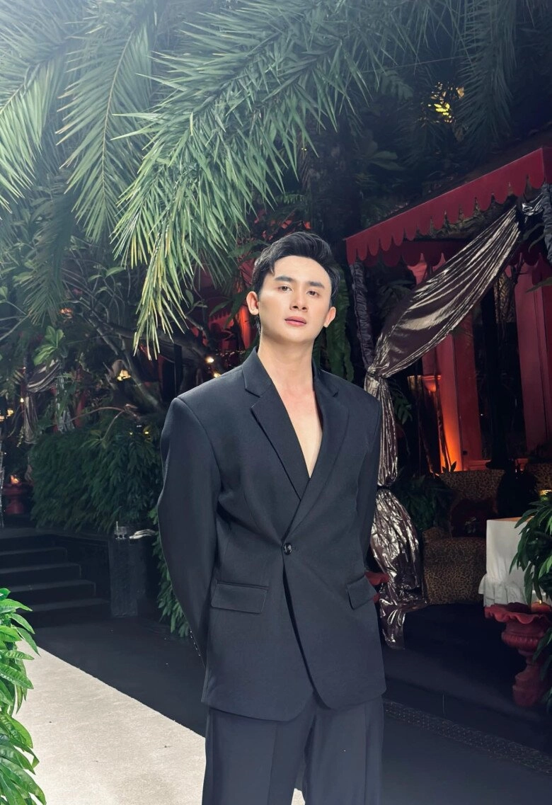 Bạn trai tin đồn của diệp lâm anh là hồng hài nhi nhỏ hơn 11 tuổi từng vướng nghi vấn yêu đồng giới - 13