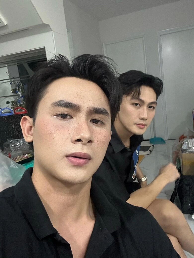 Bạn trai tin đồn của diệp lâm anh là hồng hài nhi nhỏ hơn 11 tuổi từng vướng nghi vấn yêu đồng giới - 15