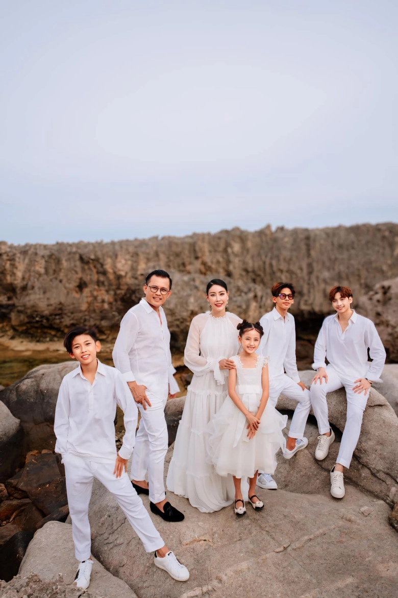 bánh đúc có xương của vbiz diva mỹ linh khoe con riêng lai đức của chồng 3 nàng hậu là mẹ kế dịu dàng - 11