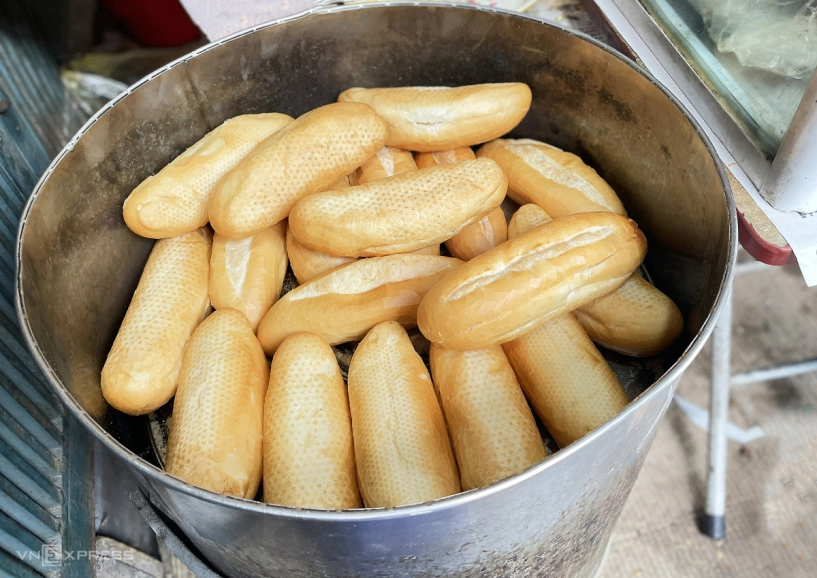 Bánh mì 12000 đồng ở phố cổ hà nội - 4