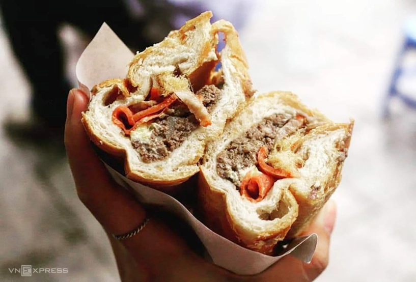 Bánh mì 12000 đồng ở phố cổ hà nội - 5