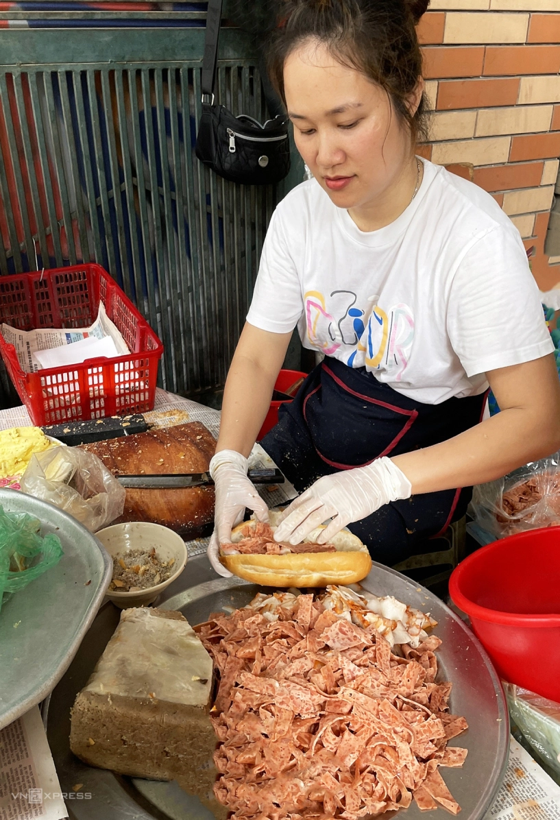 Bánh mì 12000 đồng ở phố cổ hà nội - 6