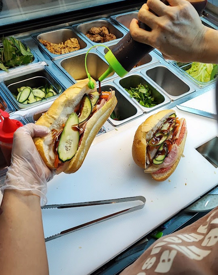 Bánh mì việt bán tại nhà riêng ở singapore gây sốt thực khách chờ cả tiếng - 2