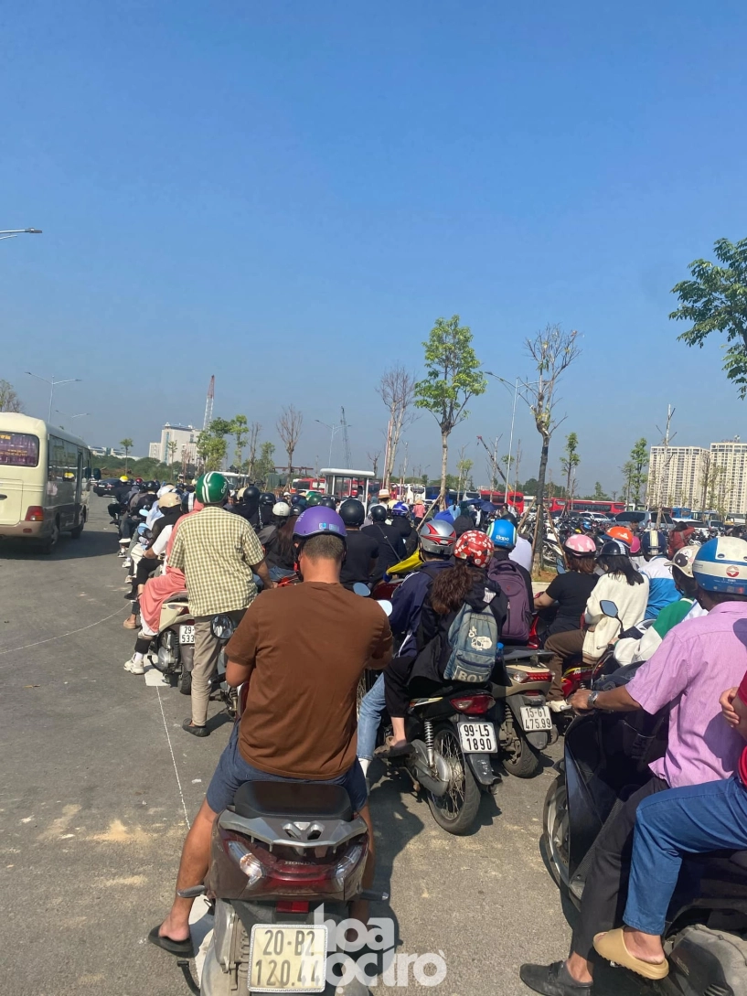 Bảo tàng lịch sử quân sự việt nam ngày đầu mở cửa giới trẻ đến đông kín phòng trưng bày - 1