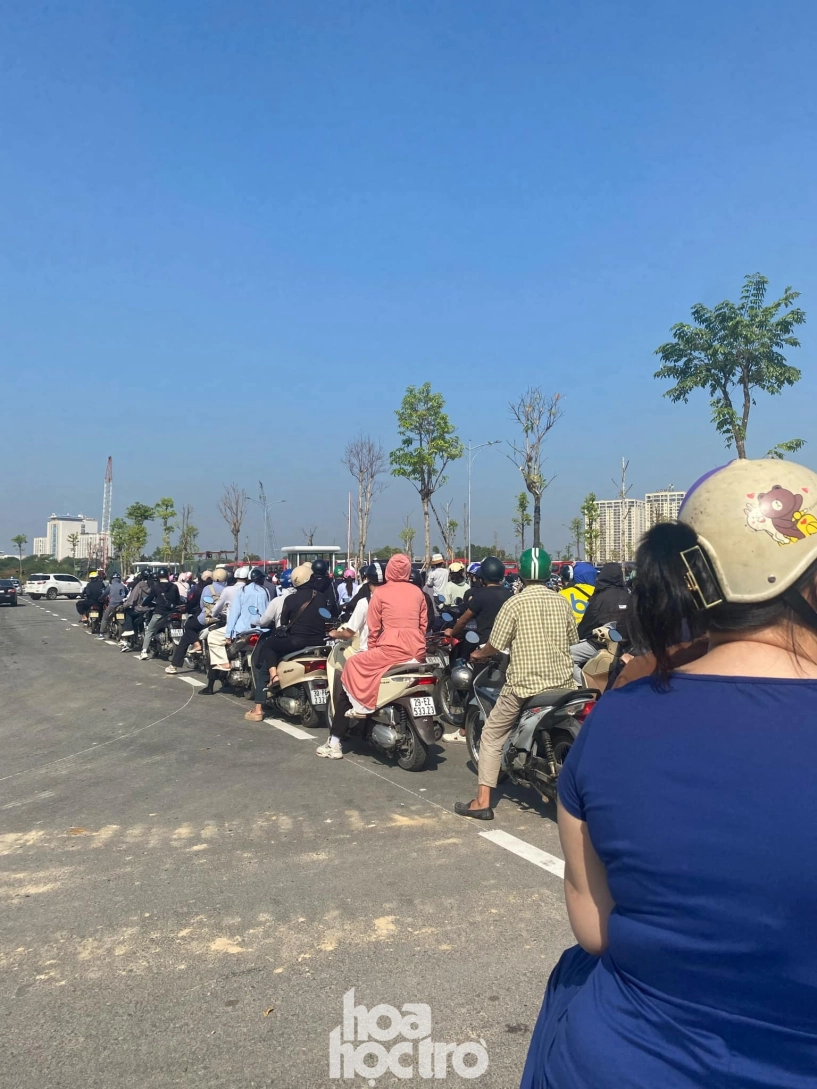Bảo tàng lịch sử quân sự việt nam ngày đầu mở cửa giới trẻ đến đông kín phòng trưng bày - 2