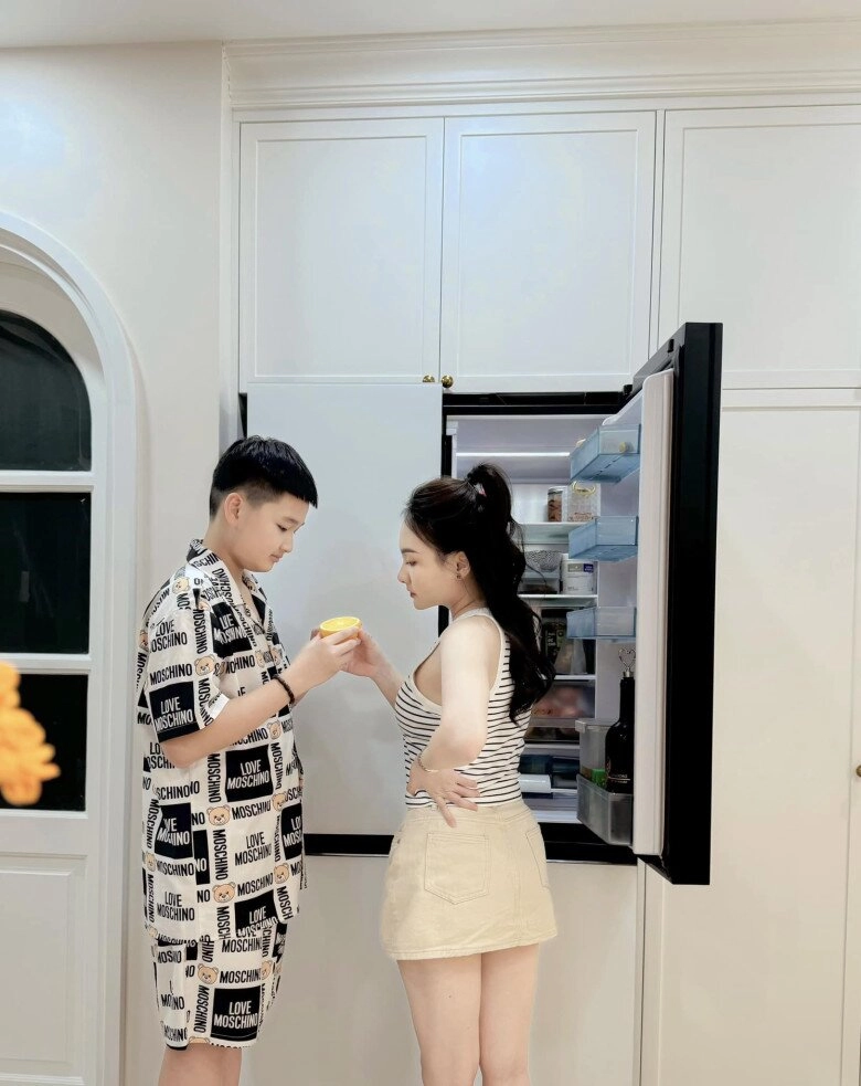 Bảo thanh dặn con trai đừng tranh ăn cậu nhóc lớp 8 cao như siêu mẫu khiến mẹ chồng cô không nhận ra - 1