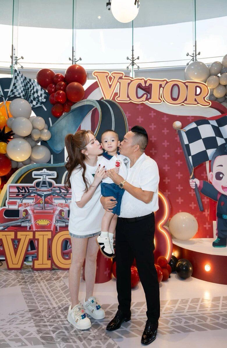 Bảo thy đưa con trai đi đón năm mới sang chảnh ở nước ngoài quý tử 3 tuổi thừa hưởng năng khiếu nghệ thuật từ mẹ - 5