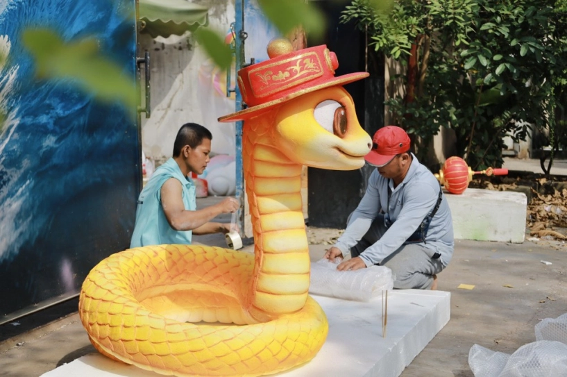 Bất ngờ với những hình ảnh dễ thương của linh vật rắn phục vụ tết nguyên đán 2025 - 20