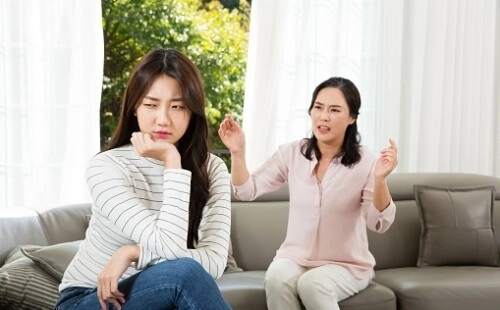 Bắt vợ ngủ nhà kho vì dám cãi mẹ chồng sáng ra tôi sốc nặng khi mở cửa - 4