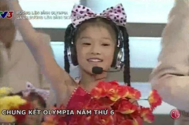 Bé gái nổi bật ở sân khấu 19 năm trước giờ trưởng thành diện mạo khác hẳn xây biệt thự 6 tỷ báo hiếu mẹ - 1