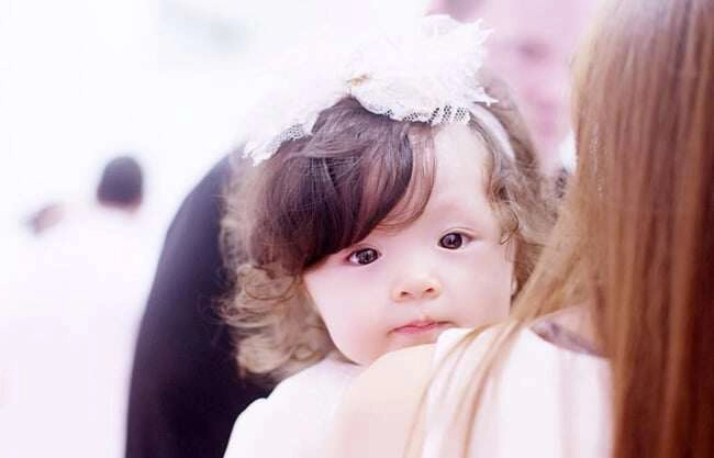 Bé gái việt giành giải nhất trên báo anh vì xinh như thiên thần giờ 11 tuổi gương mặt thay đổi nhiều - 3