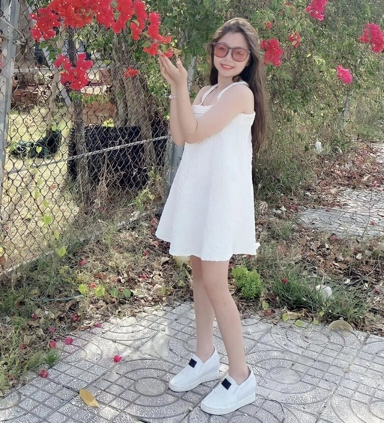 Bé gái việt giành giải nhất trên báo anh vì xinh như thiên thần giờ 11 tuổi gương mặt thay đổi nhiều - 14