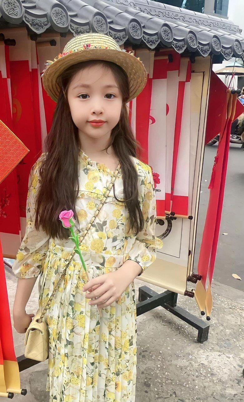 Bé gái việt giành giải nhất trên báo anh vì xinh như thiên thần giờ 11 tuổi gương mặt thay đổi nhiều - 17