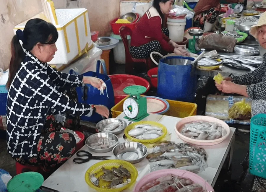 Bên trong khu chợ truyền thống lâu đời bậc nhất ninh thuận du khách mê mệt vì thứ gì cũng siêu rẻ - 4