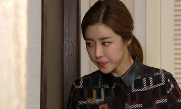 Bố mẹ chồng đến chơi chồng liền sai vợ đi chợ đứng ở cửa nghe lén họ nói chuyện mà tôi choáng váng - 2