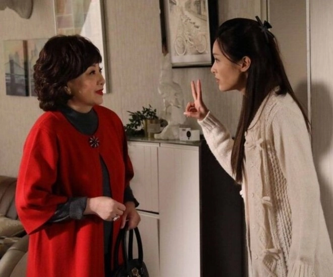 Bố mẹ đẻ gửi 5 con gà cho tôi tẩm bổ mẹ chồng tự ý lấy 3 con mang cho một người - 1
