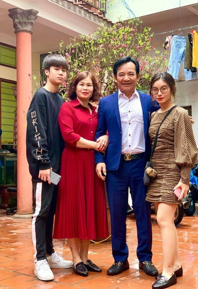 bố phương oanh bị chí trung hỏi làm gì mà giàu thế có bộ sưu tập trăm điếu bên trong biệt phủ 1000m2 - 15
