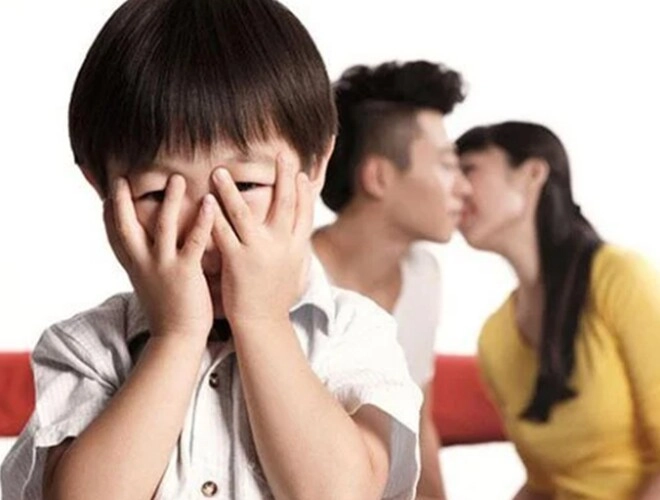 bố và mẹ chơi game lúc nửa đêm à câu trả lời của người mẹ quá hoàn hảo khiến chuyên gia giáo dục cũng phải khen - 1