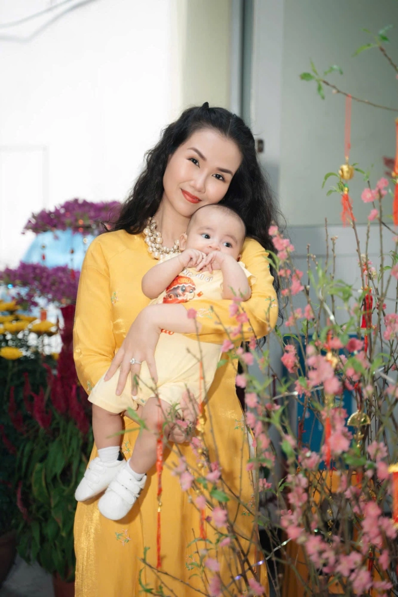 Bố võ hạ trâm từ chùa về ăn tết với gia đình - 4