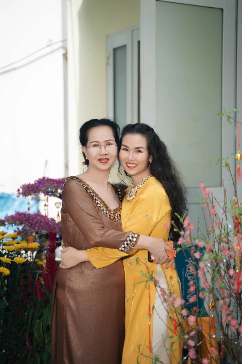 Bố võ hạ trâm từ chùa về ăn tết với gia đình - 5