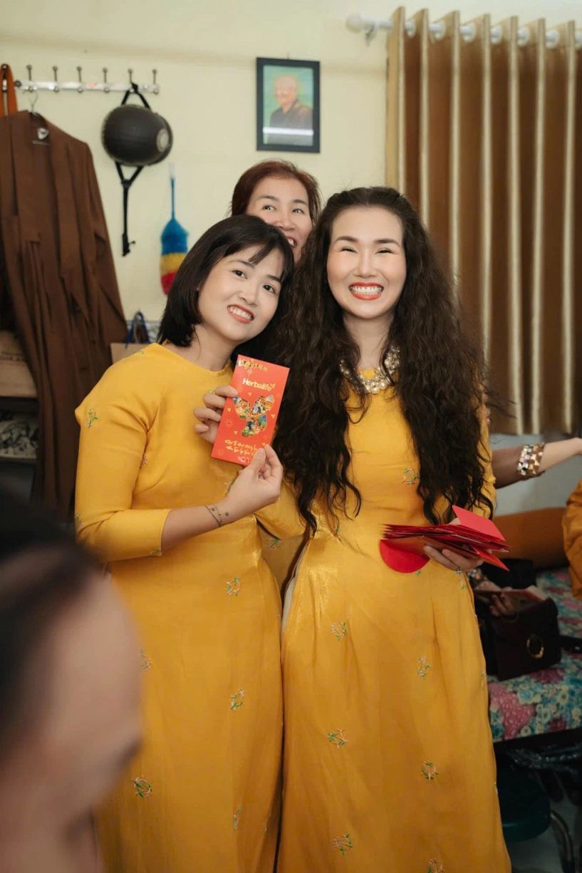 Bố võ hạ trâm từ chùa về ăn tết với gia đình - 7