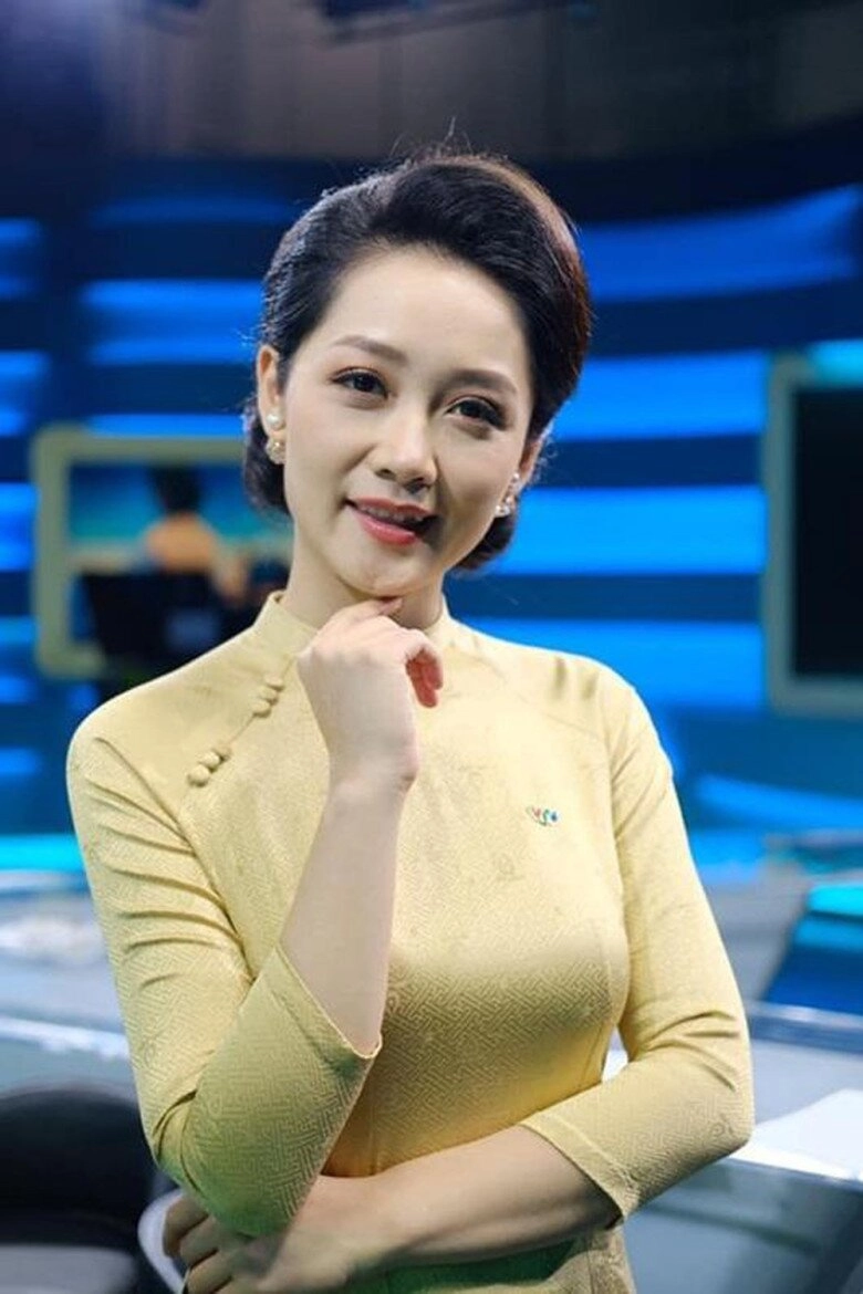 Btv trẻ nhất thời sự 19h nhan sắc đến mai phương thúy cũng trầm trồ từng cúi đầu xin lỗi khi đang dẫn sóng trực tiếp - 2