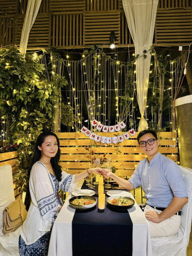 Btv trẻ nhất thời sự 19h nhan sắc đến mai phương thúy cũng trầm trồ từng cúi đầu xin lỗi khi đang dẫn sóng trực tiếp - 14