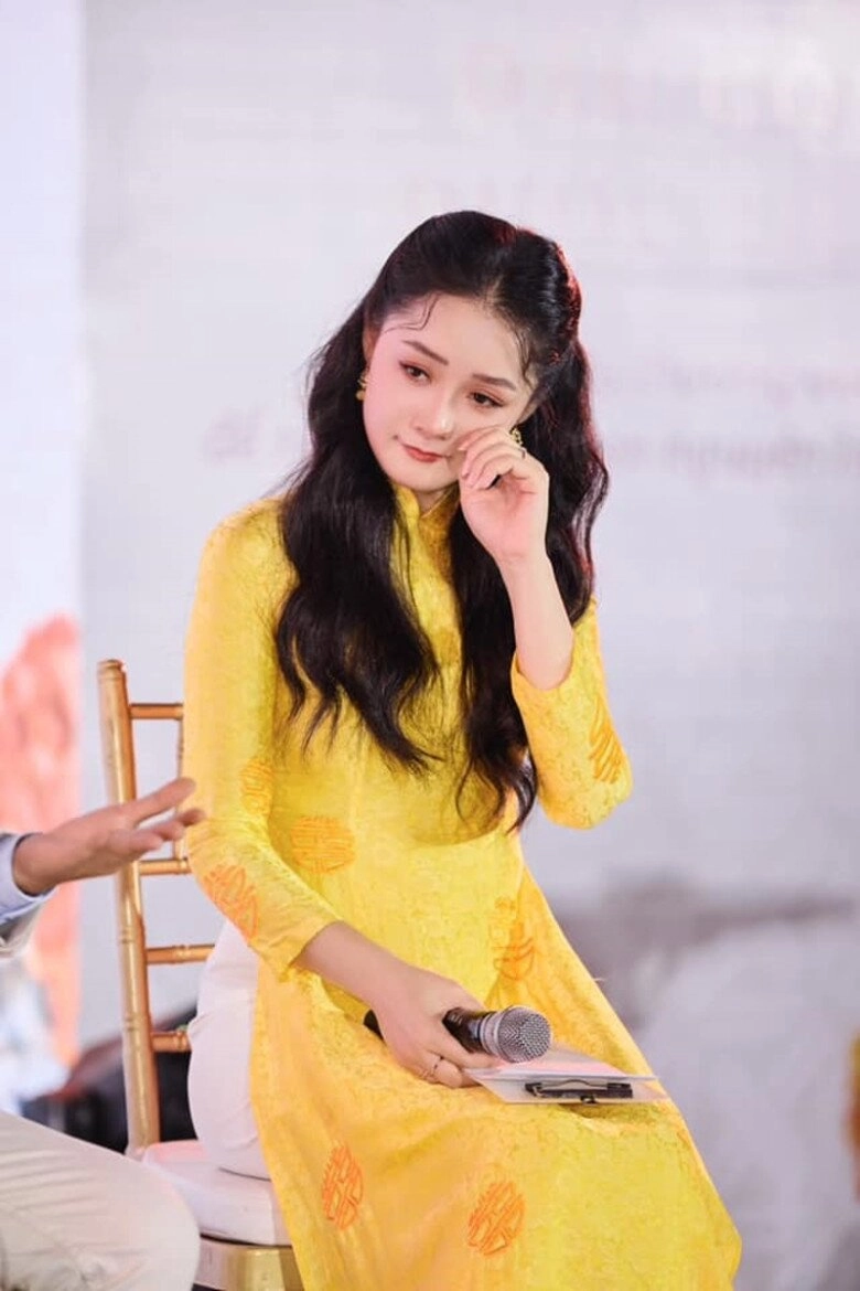Btv trẻ nhất thời sự 19h nhan sắc đến mai phương thúy cũng trầm trồ từng cúi đầu xin lỗi khi đang dẫn sóng trực tiếp - 16