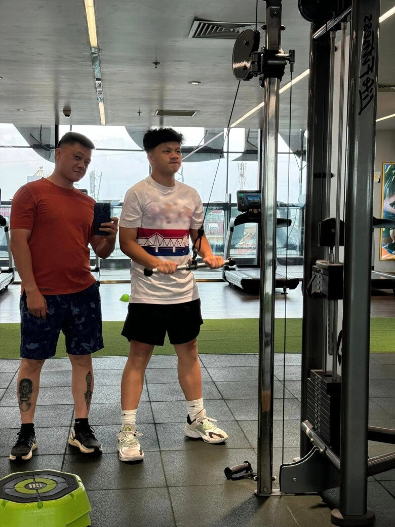 Btv vtv quang minh mừng con trai đầu lòng 17 tuổi thương quý tử năm nào cũng bị ba đè lên vai những kỳ vọng - 3