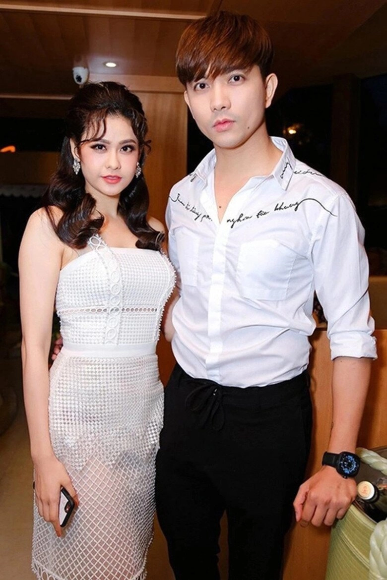 Ca sĩ tim đáp trả khi bị nhắc lại chuyện tình với trương quỳnh anh ôm ấp gái lạ nhưng vẫn khẳng định độc thân - 5