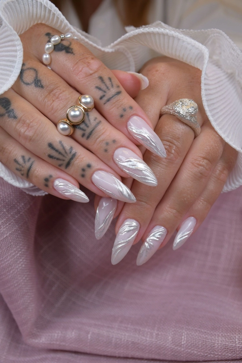 Các mẫu nail hot năm 2024 - 3