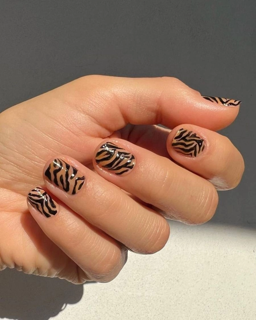 Các mẫu nail hot năm 2024 - 8