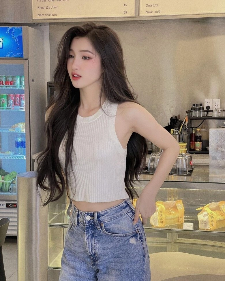 Các mỹ nhân nhà sen vàng yêu thiếu gia 2 hoa hậu họ đỗ tinh tế đi giày bệt khi đứng cùng nửa kia - 12