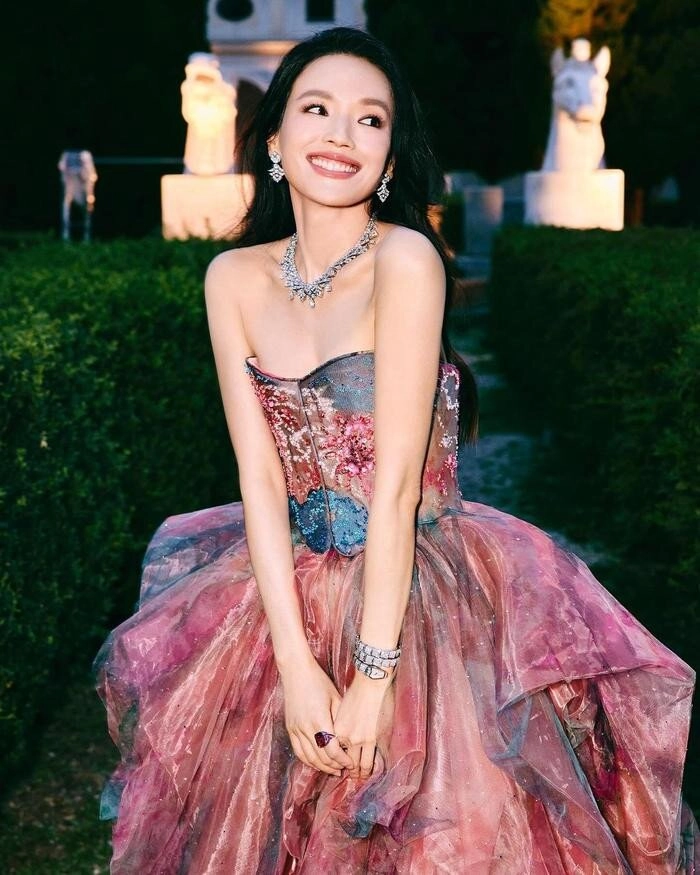 Các mỹ nhân showbiz làm gì để có gương mặt hoàn hảo đến khó tin mỗi lần xuất hiện trước thảm đỏ - 1