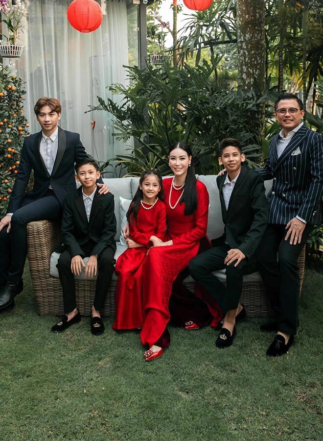 Cách cư xử với con chồng của các nàng hậu việt hà kiều anh yêu thương như ruột thịt khánh vân kín tiếng - 2