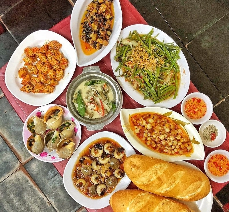 Cầm 200k ăn sập thiên đường ốc sài gòn quán lớn quán nhỏ món gì cũng có chỗ nào cũng đông nghẹt - 3
