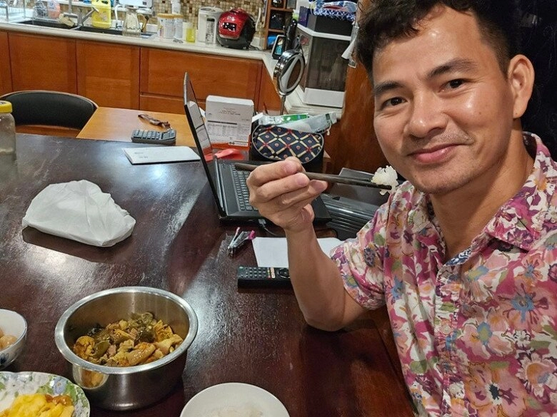 Cảnh đi làm của nsnd xuân bắc về đến nhà không còn ai thức ăn cơm nguội khiến tự long lên tiếng - 4