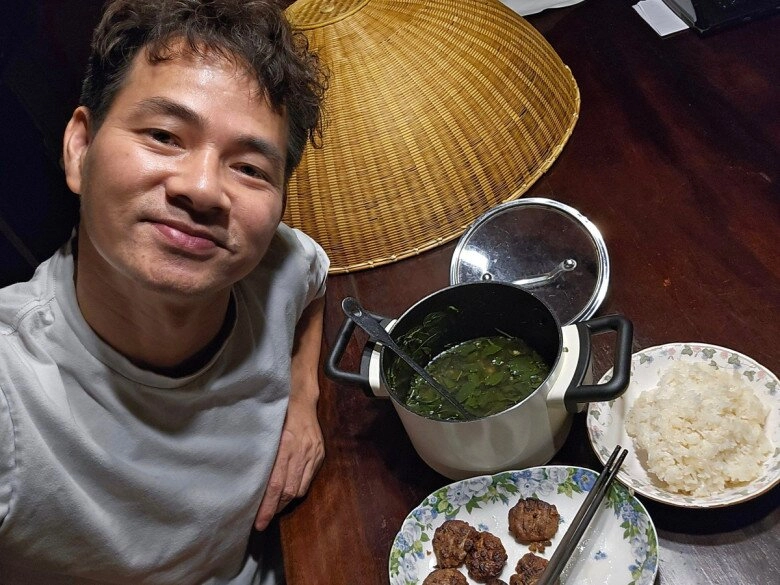 Cảnh đi làm của nsnd xuân bắc về đến nhà không còn ai thức ăn cơm nguội khiến tự long lên tiếng - 5