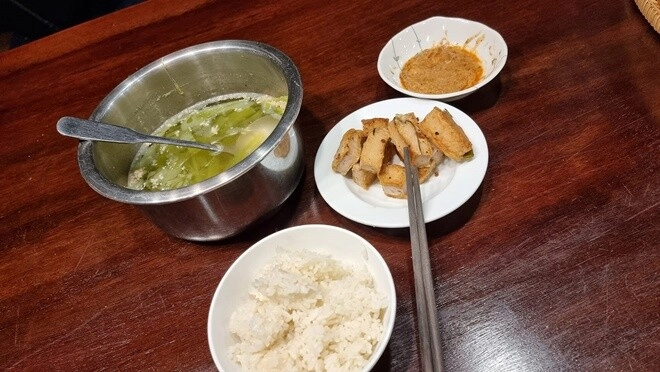 Cảnh đi làm của nsnd xuân bắc về đến nhà không còn ai thức ăn cơm nguội khiến tự long lên tiếng - 7