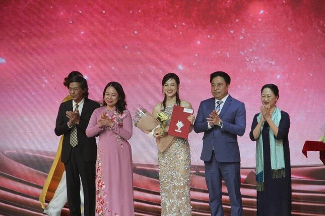 Cánh diều vàng 2024 trấn thành vắng mặt vẫn thắng lớn 2 mẹ con luyến lươn cùng ẵm giải - 17