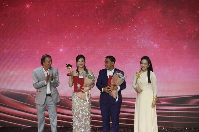 Cánh diều vàng 2024 trấn thành vắng mặt vẫn thắng lớn 2 mẹ con luyến lươn cùng ẵm giải - 18
