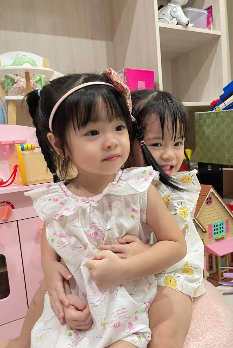 Cảnh làm mẹ 4 con của vân trang thức đêm cho quý tử ti sữa vẫn bù đầu dỗ dành cặp song sinh khóc nhè - 9