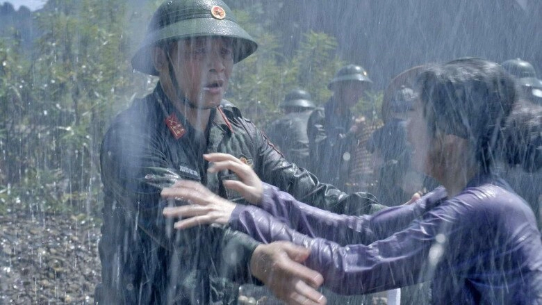 Cảnh mạnh trường cứu người dân vùng lũ gây sốt mxh nam diễn viên nói 1 câu chắc nịch khi bảo thanh nhận xét - 10